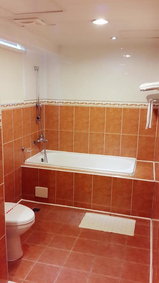 Jing Jing Holiday Hotel Kaohsiung Luaran gambar