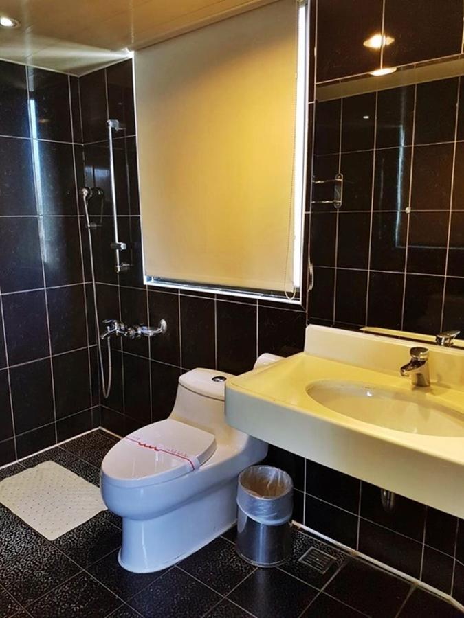 Jing Jing Holiday Hotel Kaohsiung Luaran gambar
